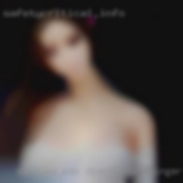 Married Charlotte swinger man with a vanilla sex life.
